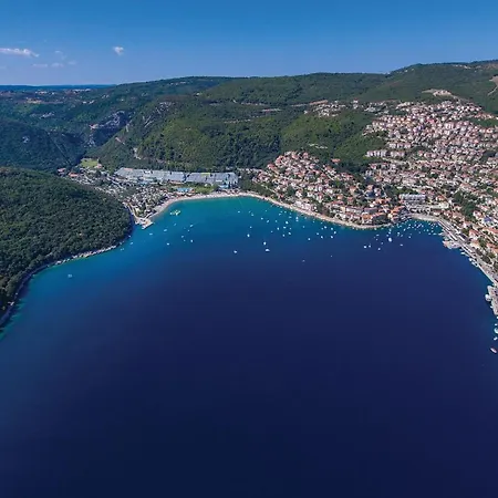 Awesome In Sveti Lovrec Labinski