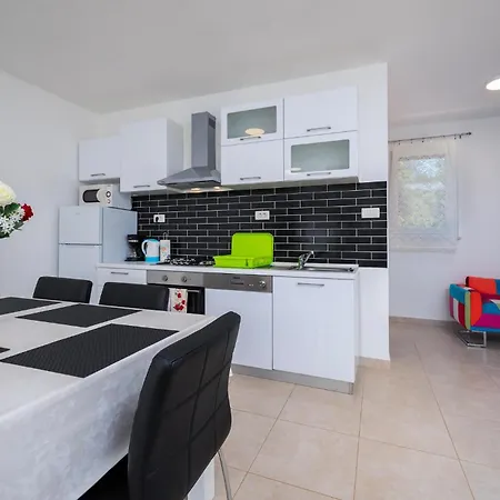 Awesome In Sveti Lovrec Labinski *