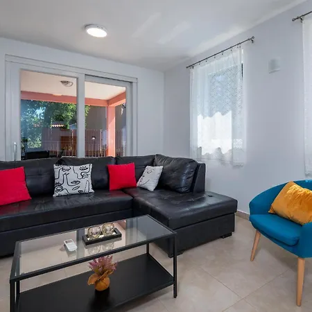 Дом отдыха Awesome In Sveti Lovrec Labinski *